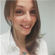 Laureata in Giurisprudenza, con Master nell'insegnamento delle materie giuridico-economiche negli istituti secondari di II grado